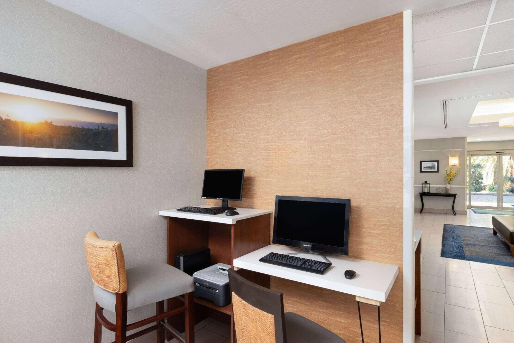 La Quinta By Wyndham Bakersfield North Hotel Bagian luar foto
