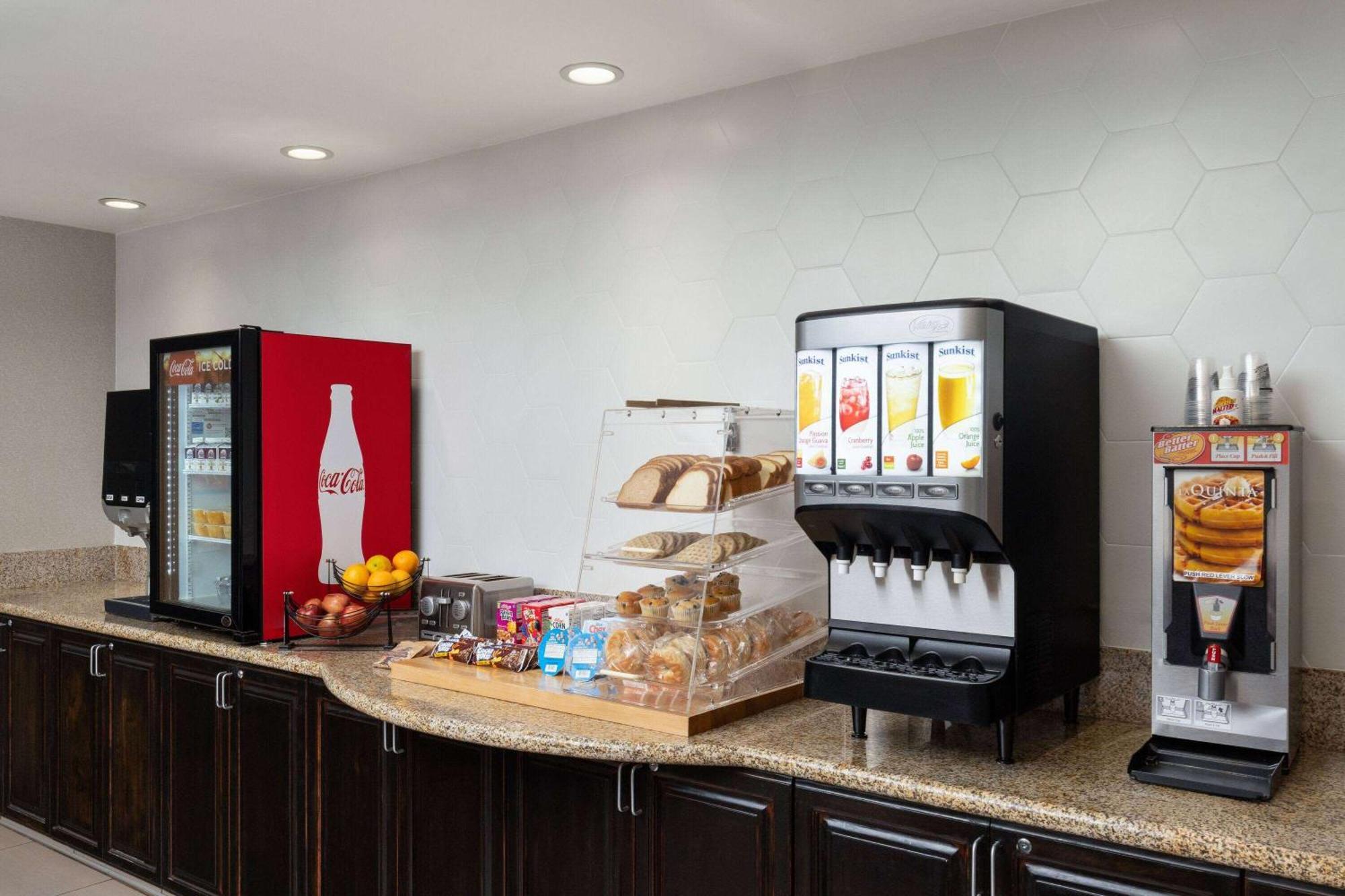 La Quinta By Wyndham Bakersfield North Hotel Bagian luar foto