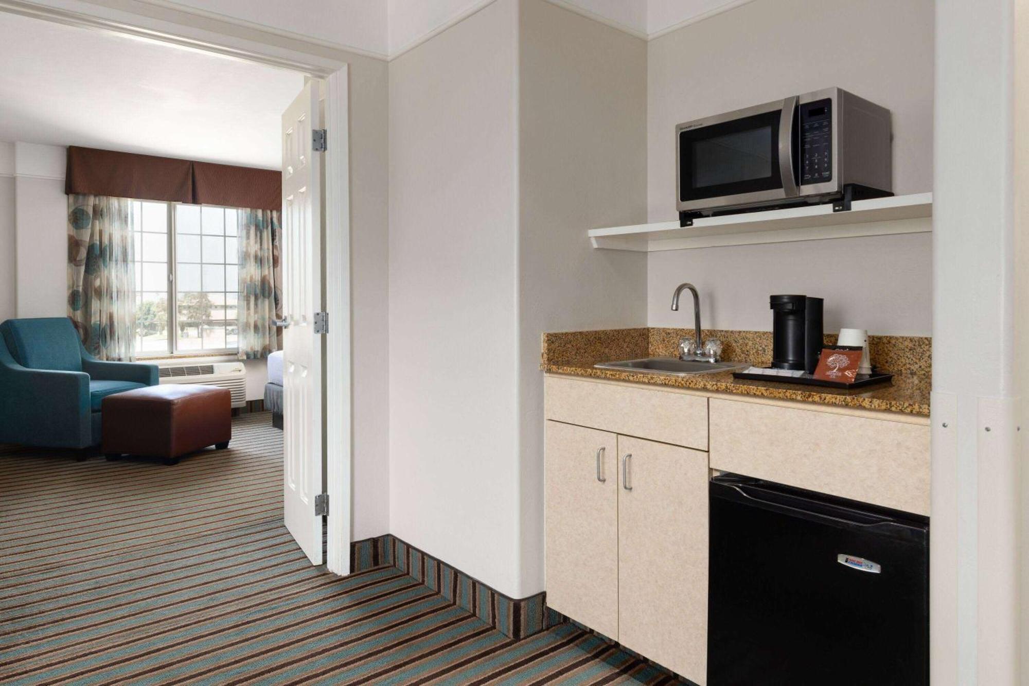 La Quinta By Wyndham Bakersfield North Hotel Bagian luar foto