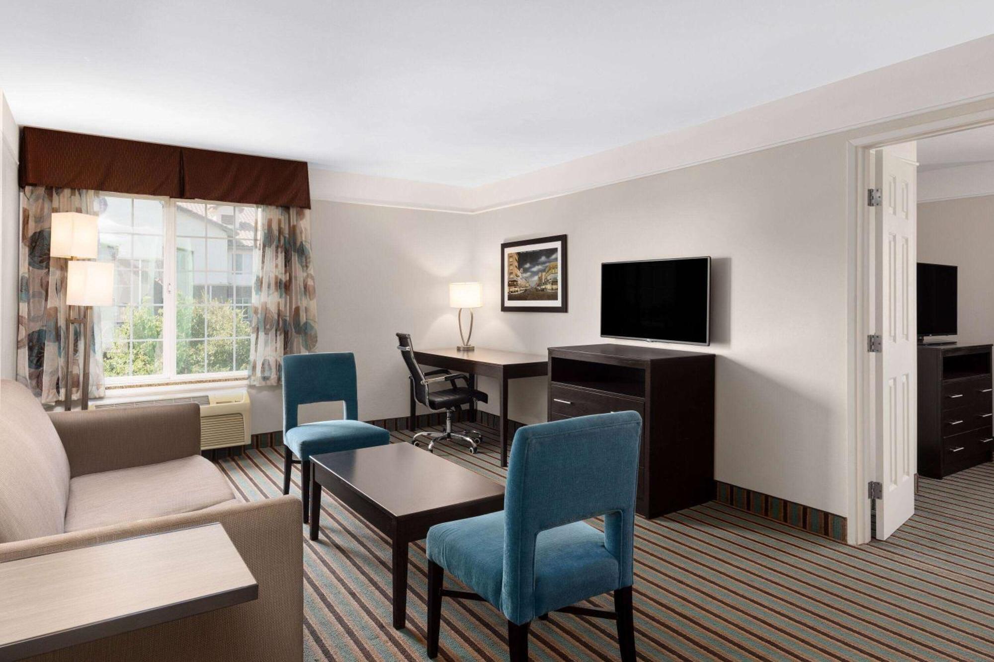 La Quinta By Wyndham Bakersfield North Hotel Bagian luar foto