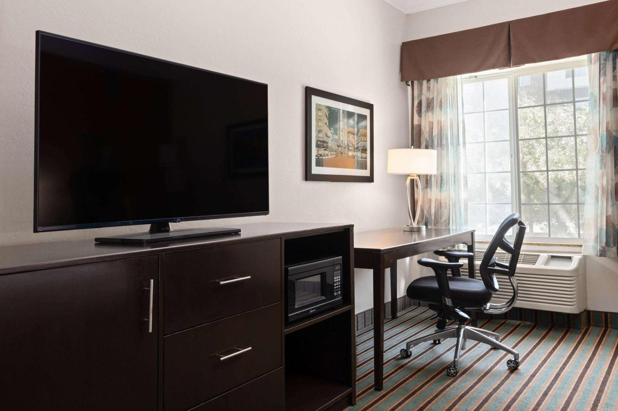La Quinta By Wyndham Bakersfield North Hotel Bagian luar foto