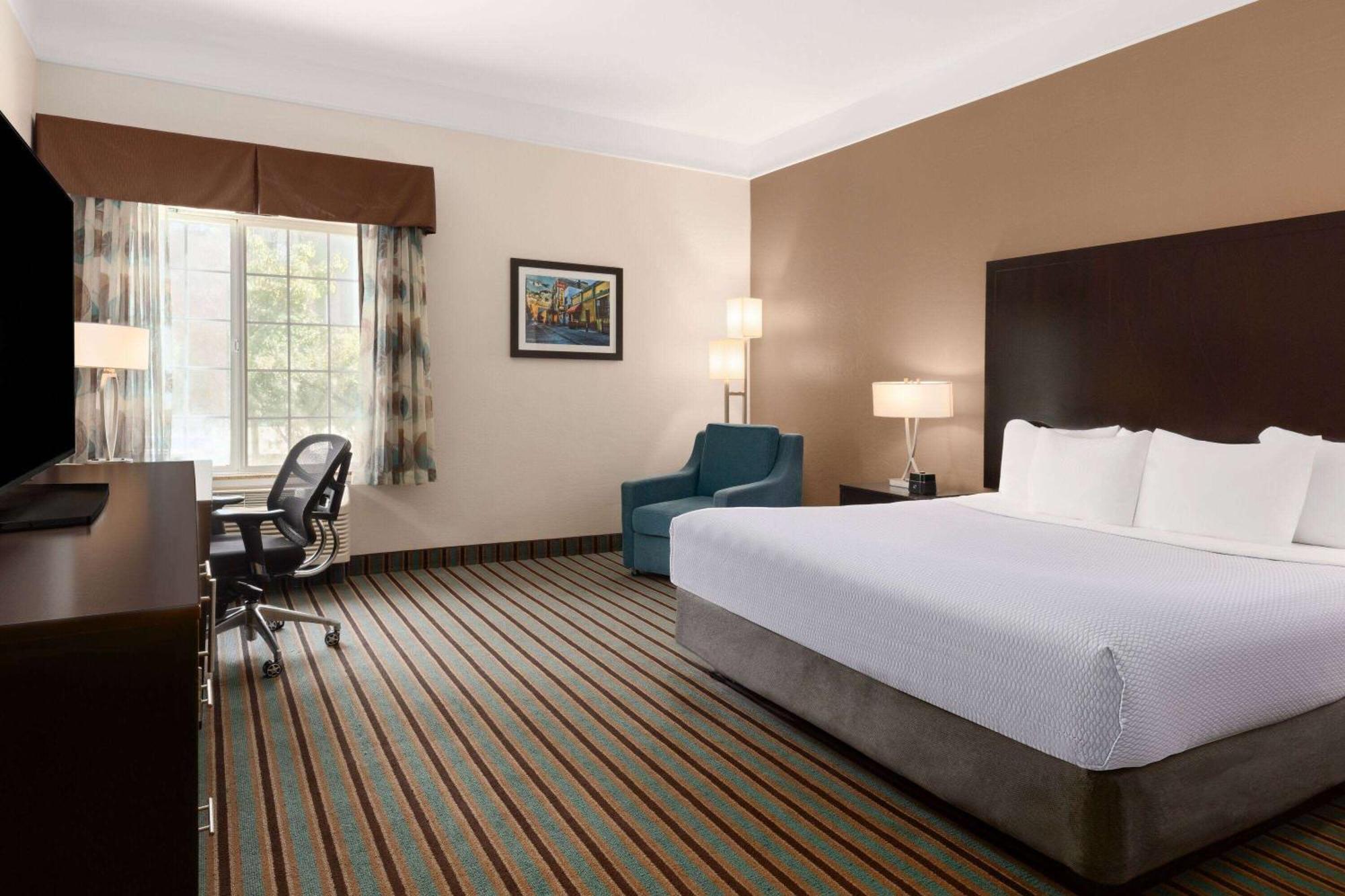 La Quinta By Wyndham Bakersfield North Hotel Bagian luar foto