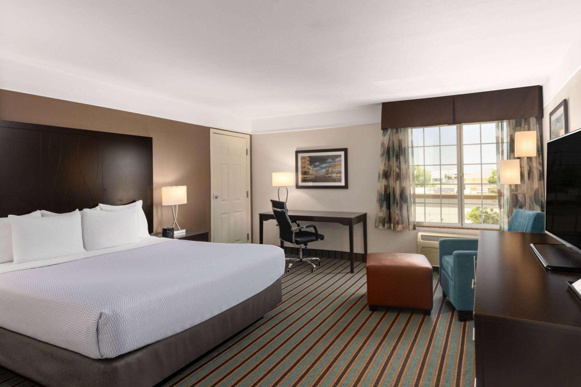 La Quinta By Wyndham Bakersfield North Hotel Bagian luar foto