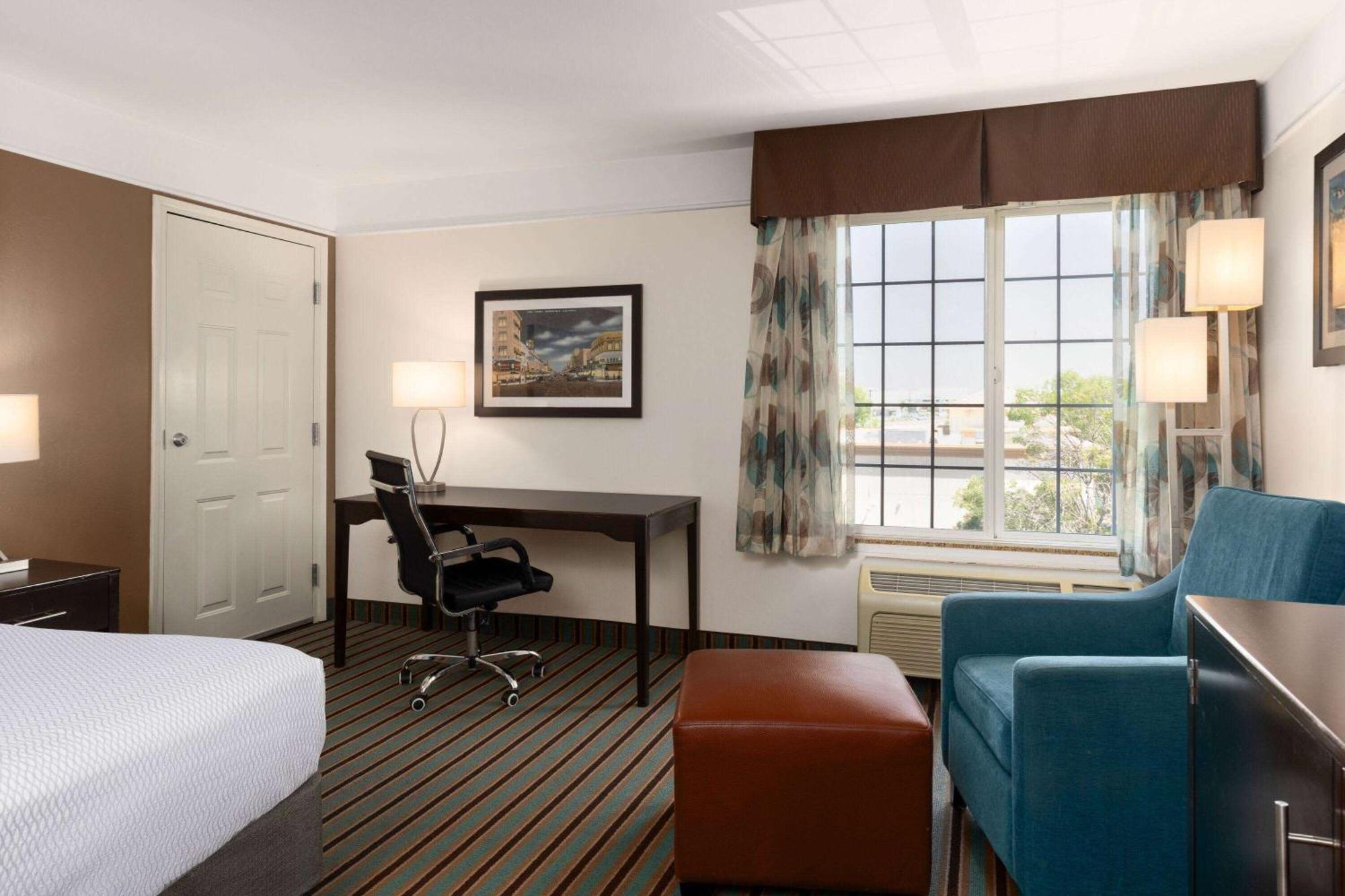 La Quinta By Wyndham Bakersfield North Hotel Bagian luar foto