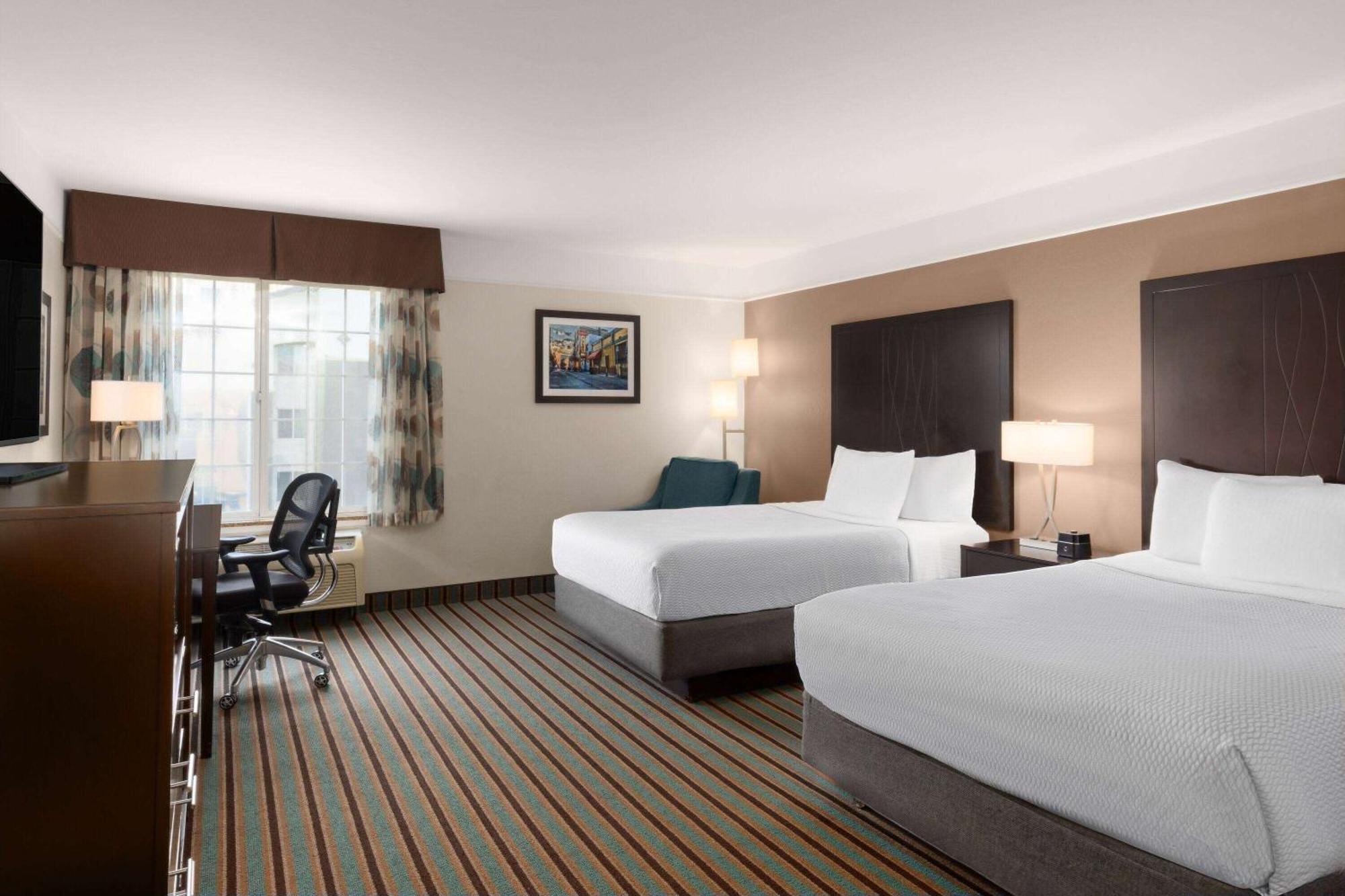 La Quinta By Wyndham Bakersfield North Hotel Bagian luar foto