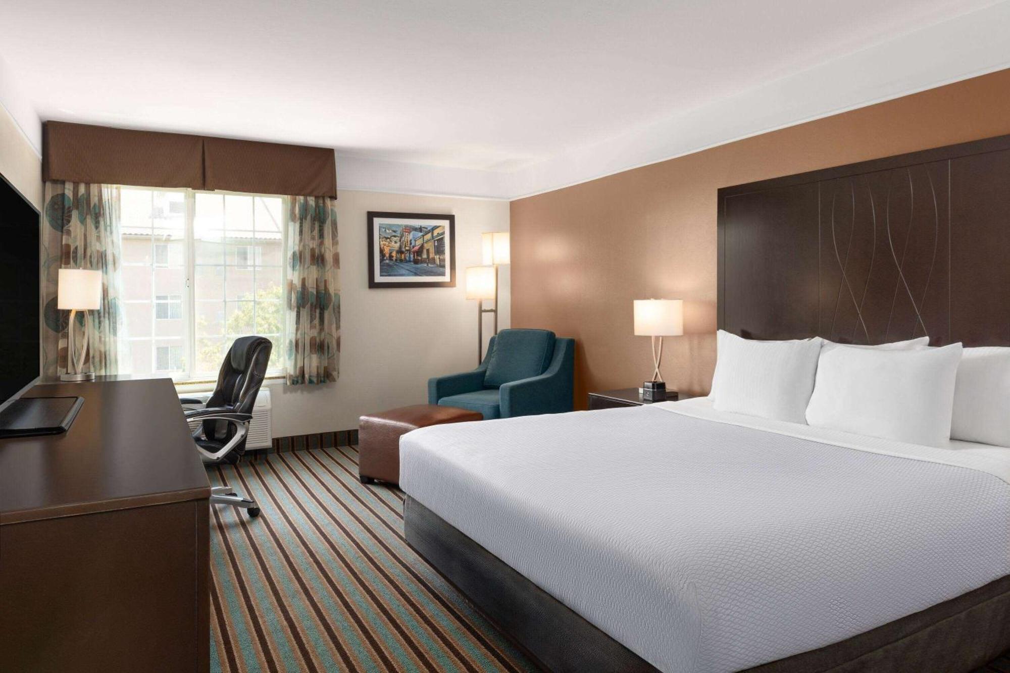 La Quinta By Wyndham Bakersfield North Hotel Bagian luar foto