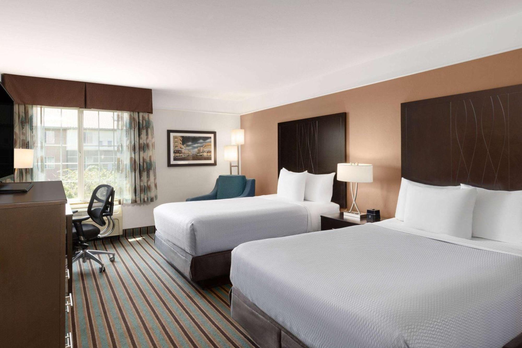 La Quinta By Wyndham Bakersfield North Hotel Bagian luar foto
